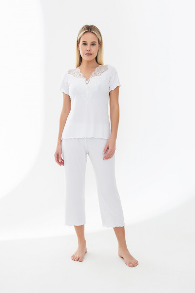 Женский комплект «Лотос» с капри и футболкой