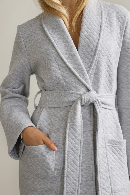 Халат жіночий довгий зі стьобаного утепленного трикотажу, сірий меланж
