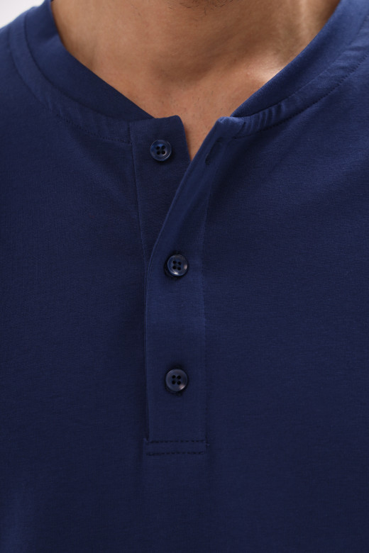 Мужской лонгслив из мягкого трикотажа с планкой поло на пуговицах у горловины от German Volf