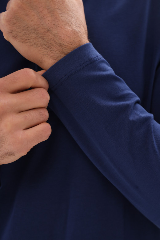 Мужской лонгслив из мягкого трикотажа с планкой поло на пуговицах у горловины от German Volf