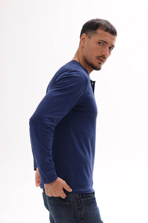 Мужской лонгслив из мягкого трикотажа с планкой поло на пуговицах у горловины от German Volf