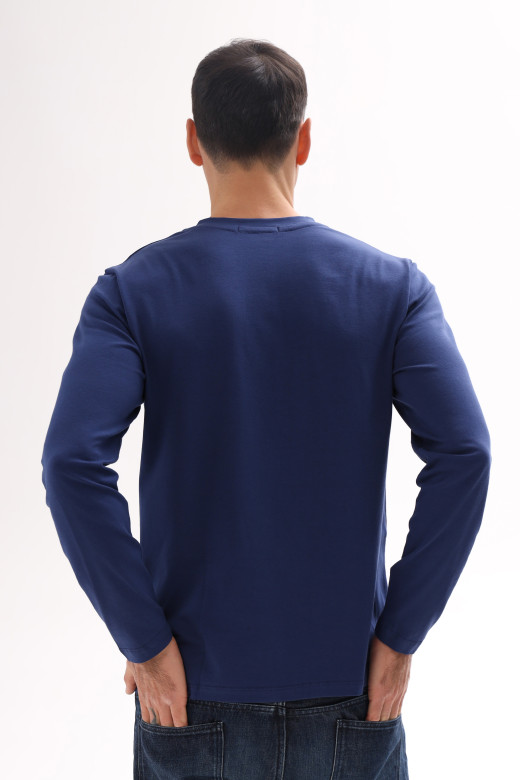 Мужской лонгслив из мягкого трикотажа с планкой поло на пуговицах у горловины от German Volf