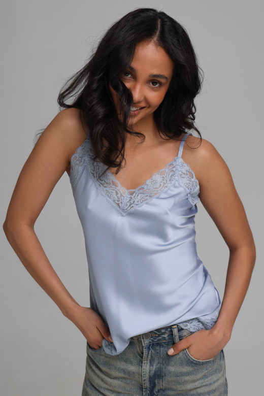 Комплект шовковий жіночий топ та шорти з мереживом, сіро-голубий