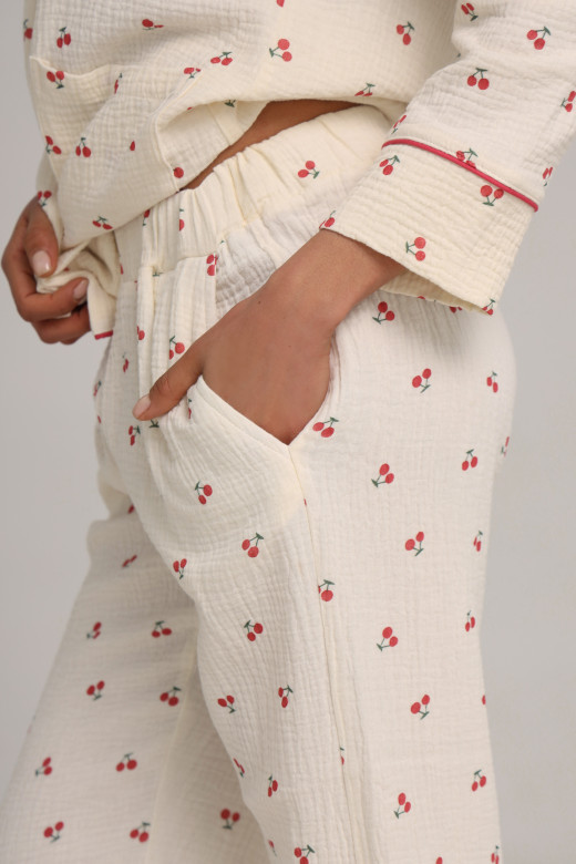 Піжамний костюм з мусліну з вишеньками та бордовим кантом від German Volf