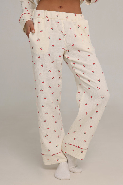 Піжамний костюм з мусліну з вишеньками та бордовим кантом від German Volf