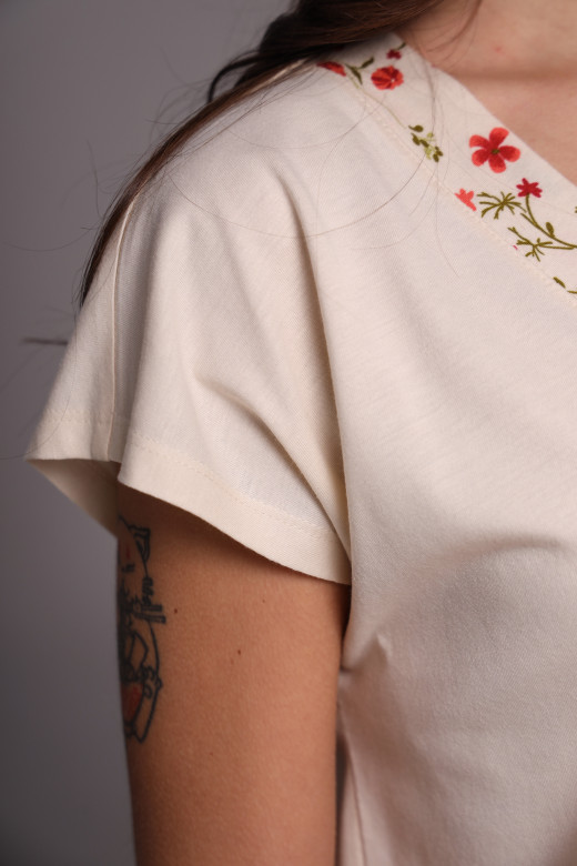 Ночная сорочка молочного цвета с цветочным кантом German Volf