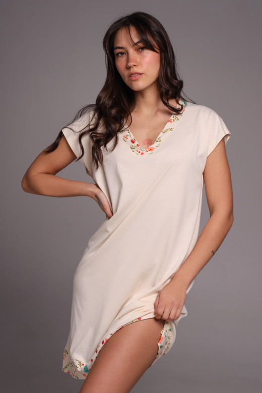 Ночная сорочка молочного цвета с цветочным кантом German Volf