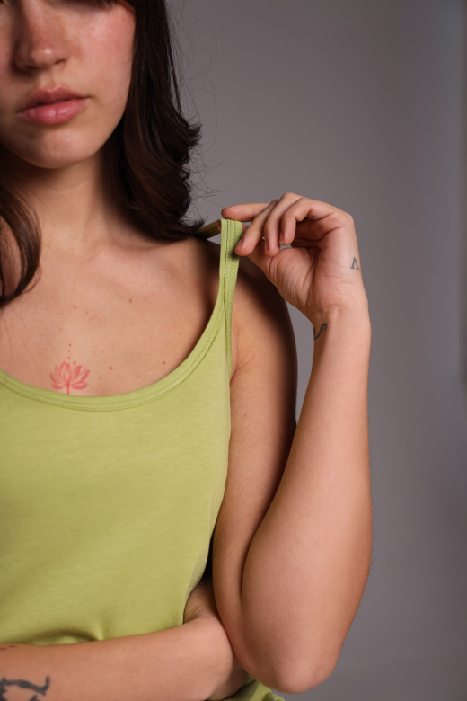 Женская майка из кулира с тонкими бретелями German Volf — зеленый оттенок, свободный крой