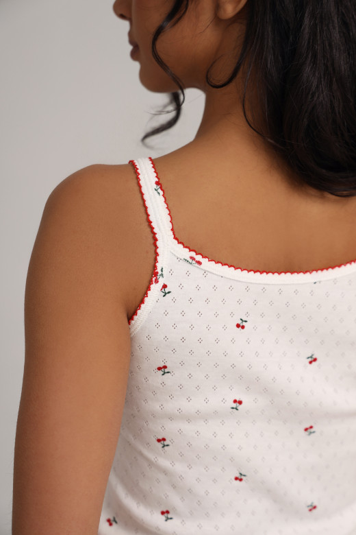 Майка для сна и дома из ажурного трикотажа с принтом вишни и красным кантом от German Volf