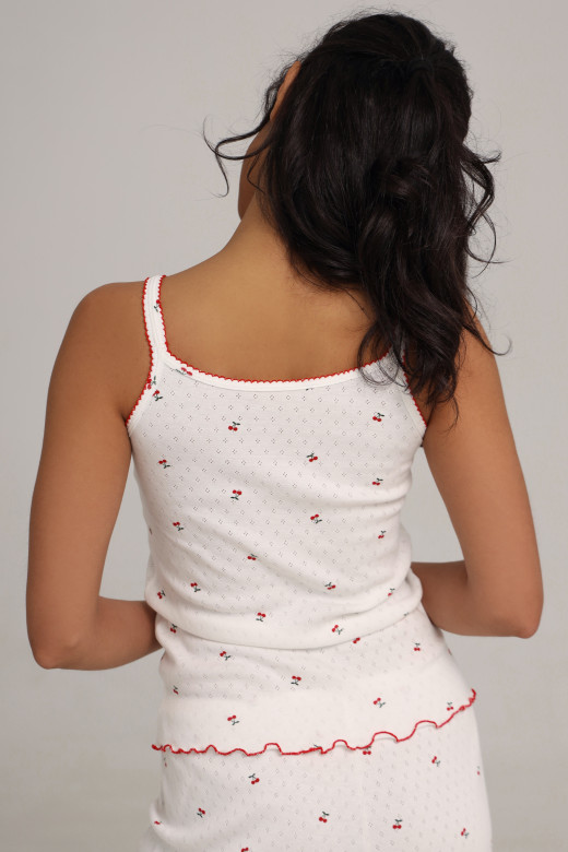 Майка для сна и дома из ажурного трикотажа с принтом вишни и красным кантом от German Volf