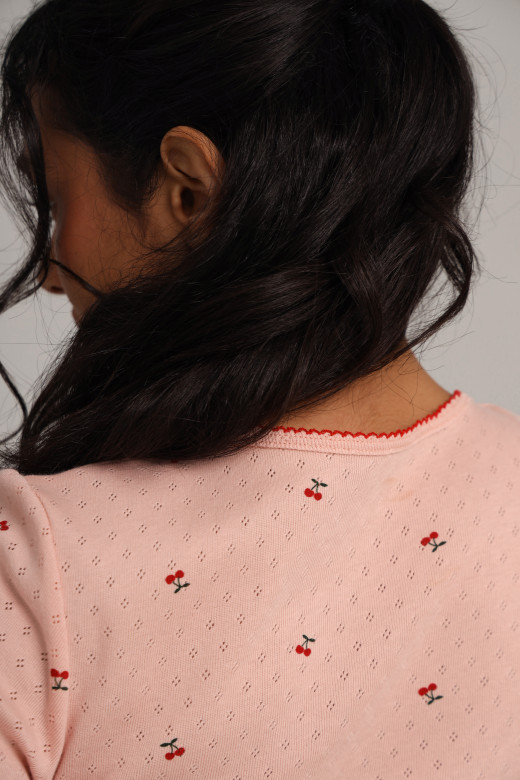 Футболка для сну з колекції "My Cherry" з принтом вишень та червоним кантом від German Volf