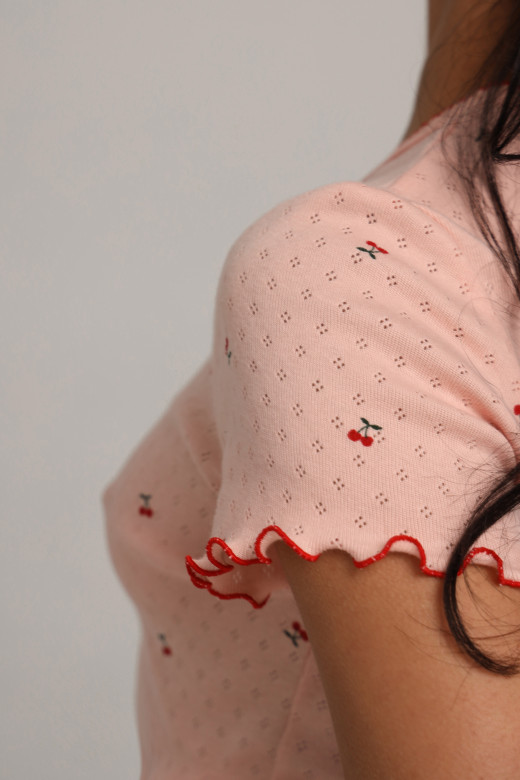 Футболка для сну з колекції "My Cherry" з принтом вишень та червоним кантом від German Volf