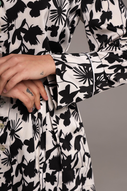 Женский шелковый домашний костюм с кофтой на пуговицах и штанами "Луиза", черный с белым