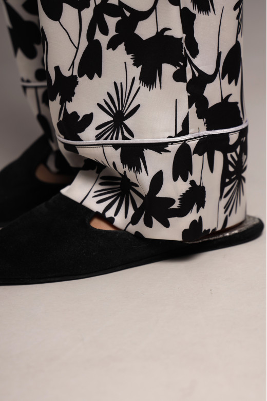 Женский шелковый домашний костюм с кофтой на пуговицах и штанами "Луиза", черный с белым