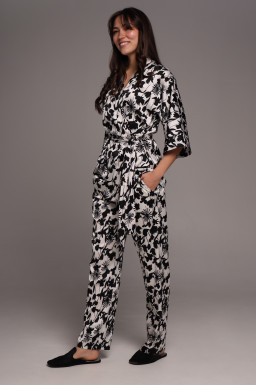 Женский шелковый домашний костюм  с мини-халатом и штанами Bella