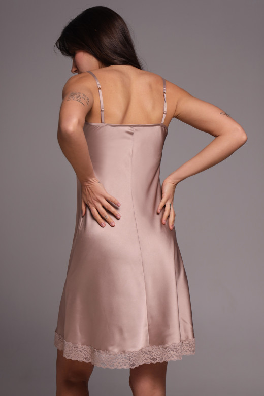 Сорочка нічна шовкова з мереживом на тонких бретелях - German Volf колір темно-бежевий