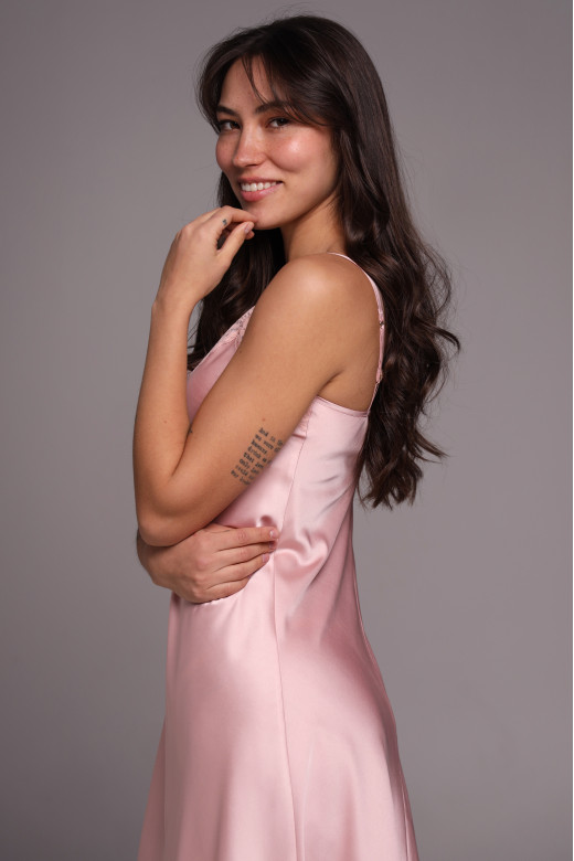 Сорочка нічна шовкова з мереживом на тонких бретелях - German Volf колір рожевий