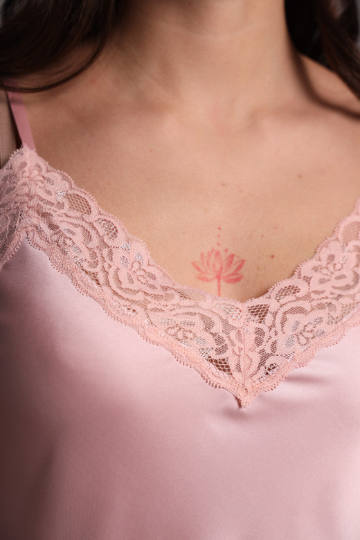 Сорочка нічна шовкова з мереживом на тонких бретелях - German Volf колір рожевий